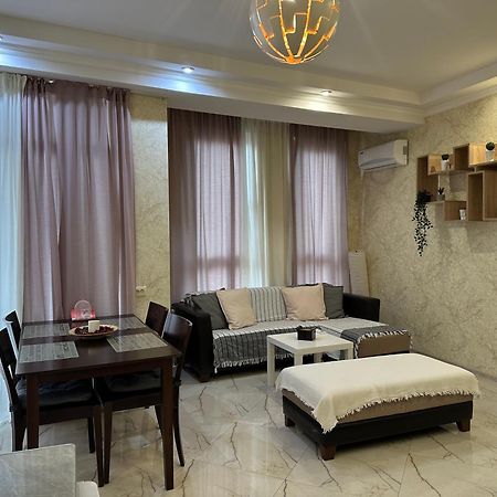 Rustaveli Apartment 113 คูทายสิ ภายนอก รูปภาพ