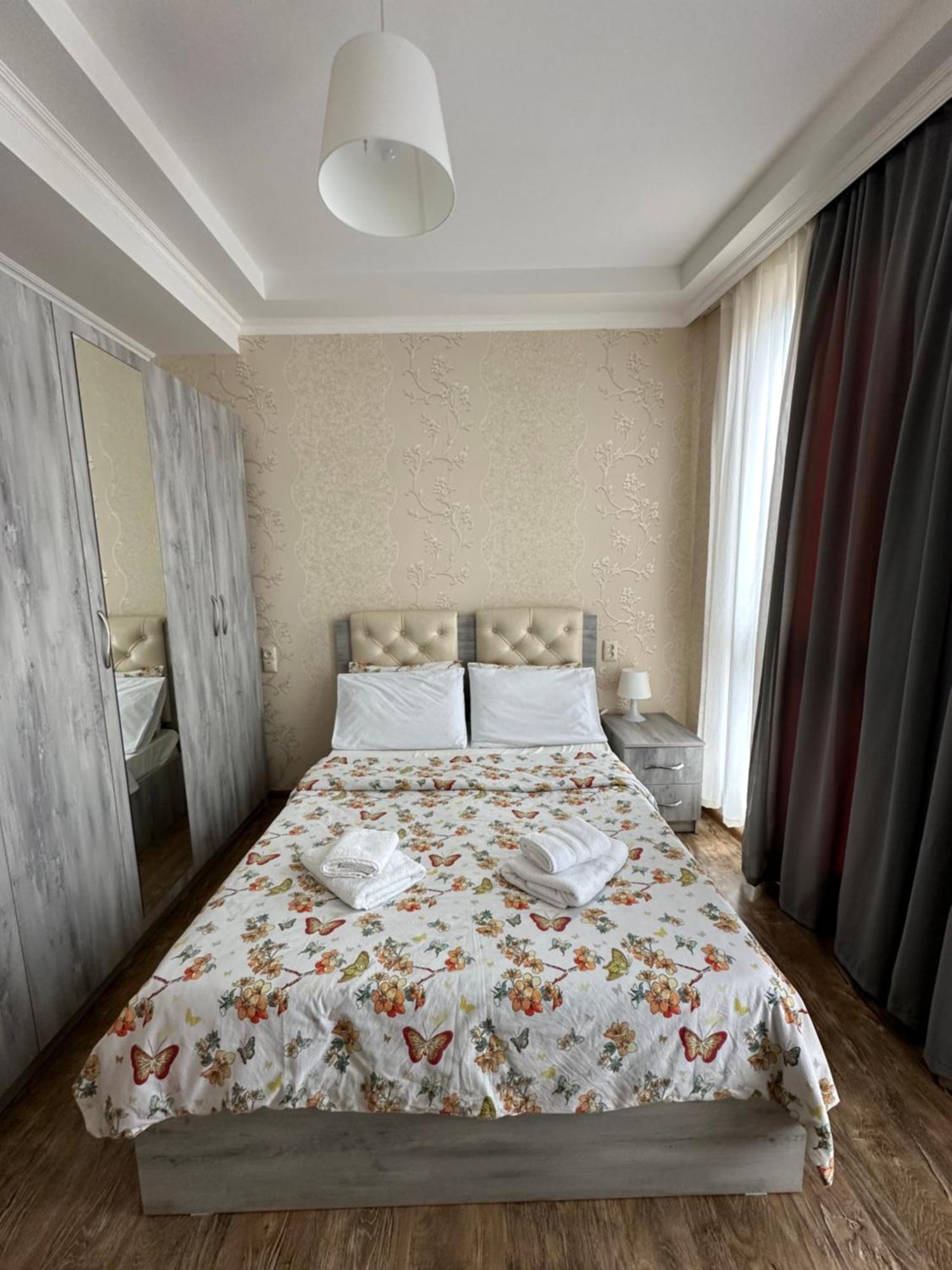 Rustaveli Apartment 113 คูทายสิ ภายนอก รูปภาพ